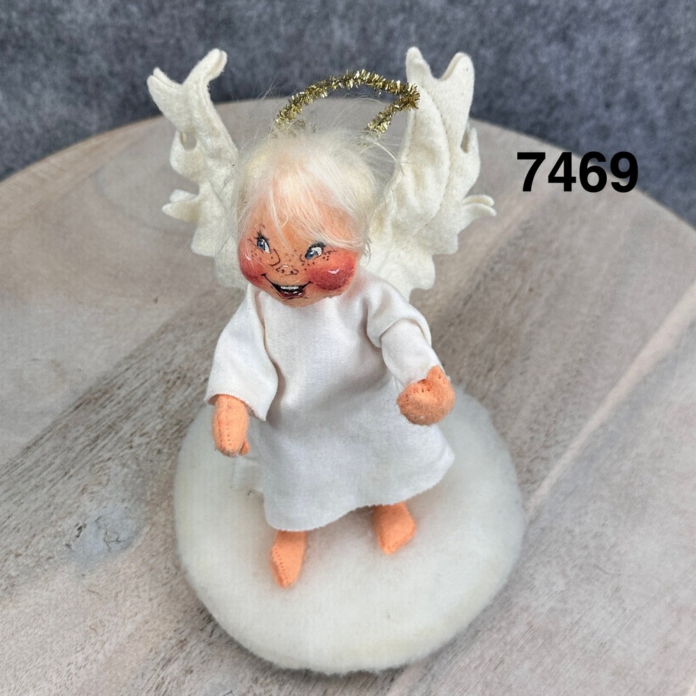 Annalee Mobilitee Vintage Angel Doll on Cloud Christmas Figurine 9 Inch White